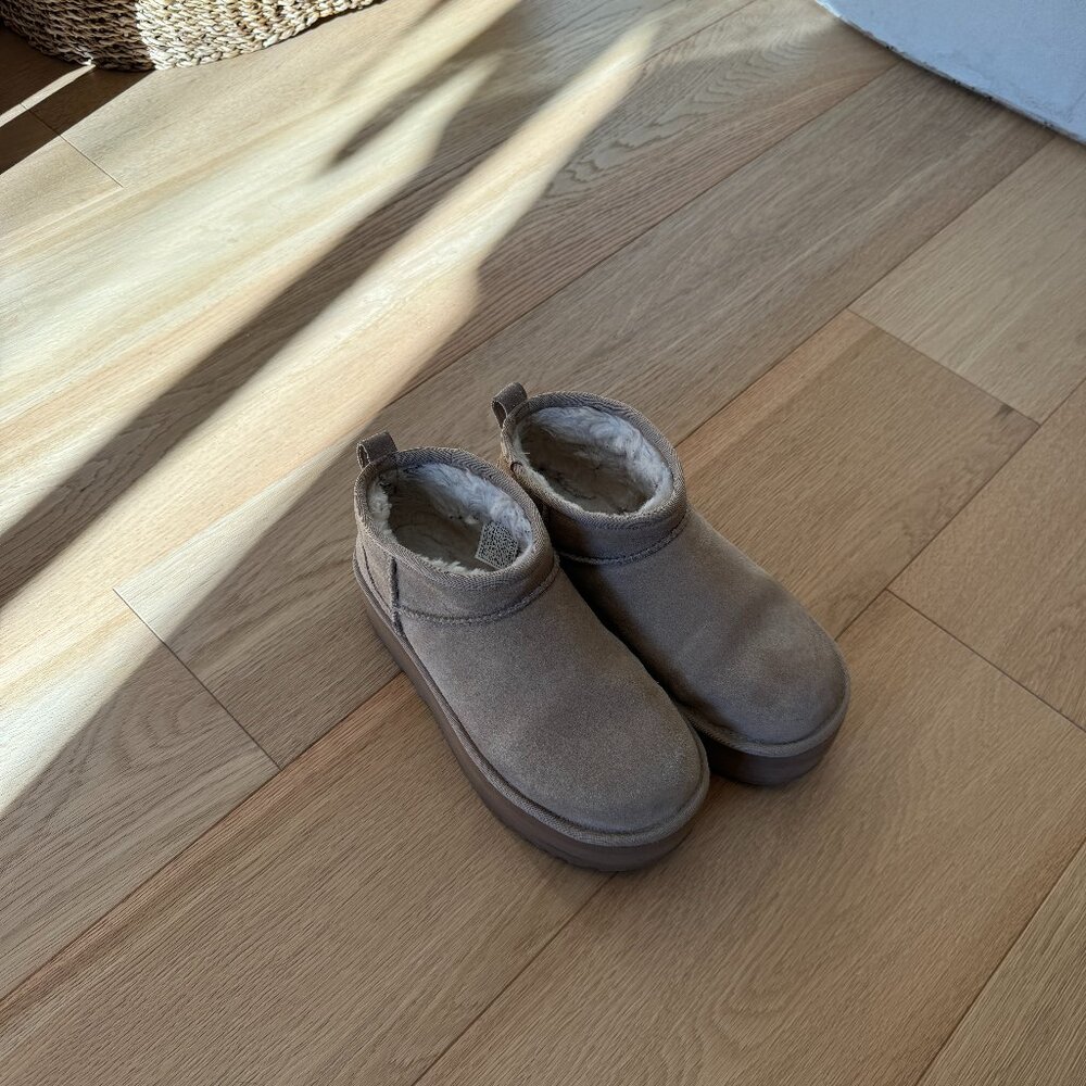 UGG CLASSIC ULTRA MINI PLATFORM | Women Size US6